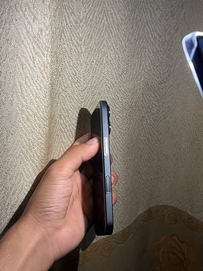Apple iPhone 16