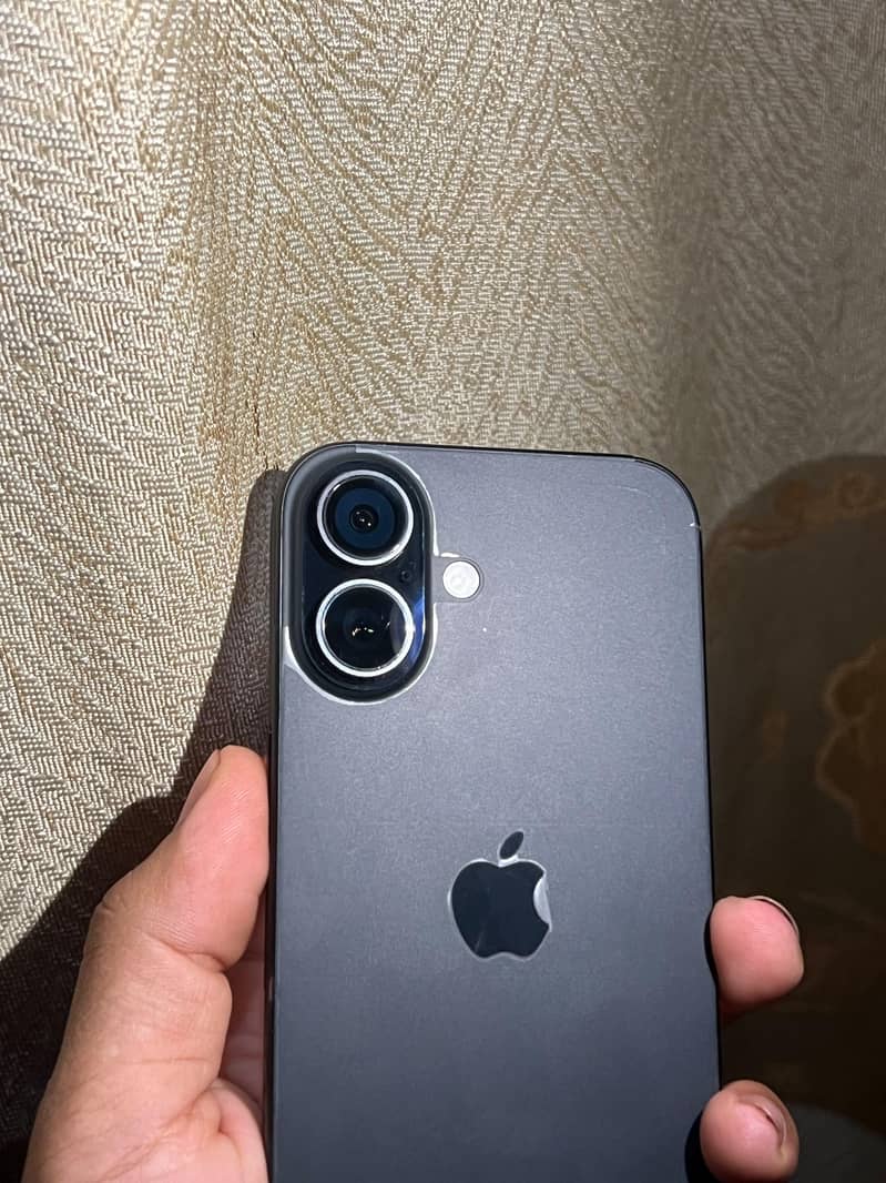 apple-iphone-16-mobile-phones-1117760576