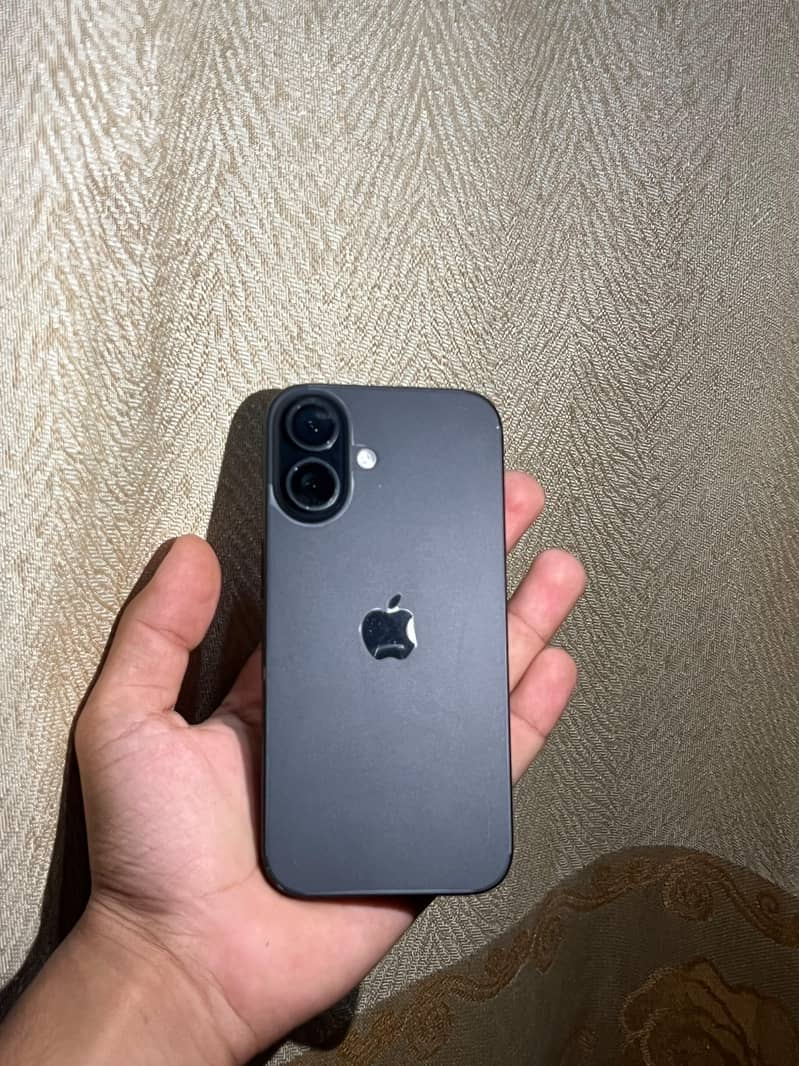 apple-iphone-16-mobile-phones-1117760576