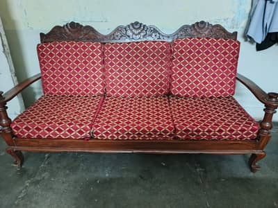 Sofa set very good condition, 3-seater sofa and 2 single sofa's