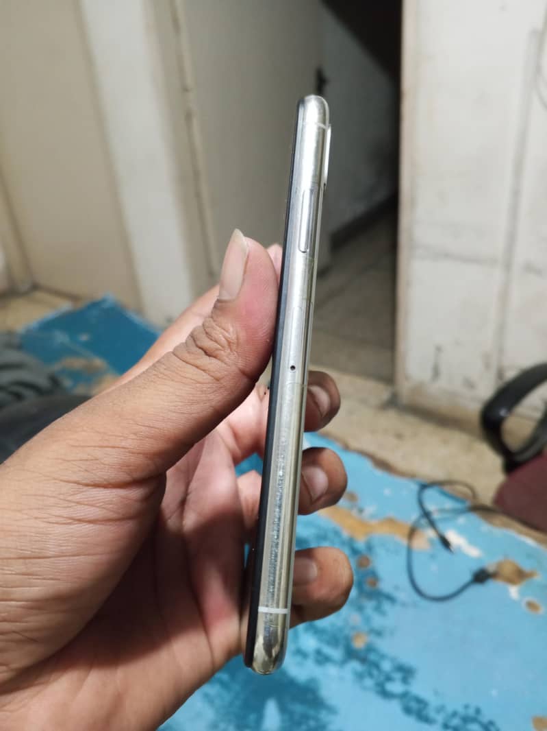 Apple iPhone X 3
