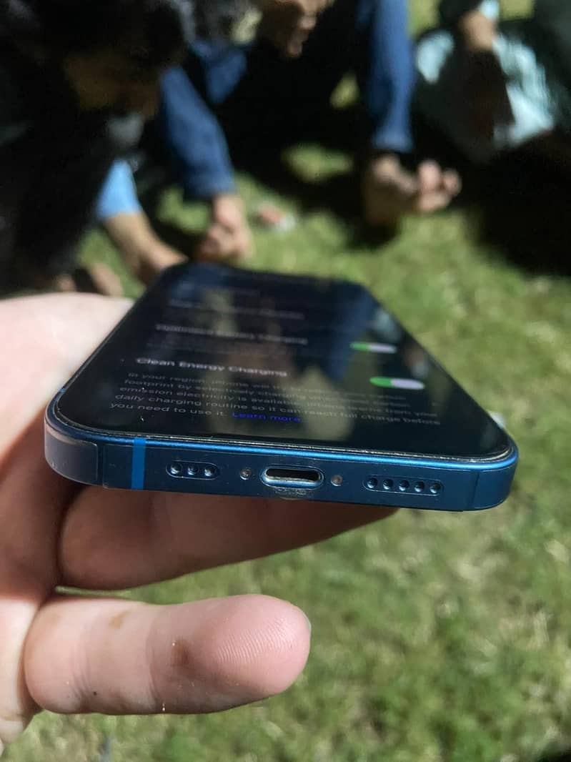 Apple iPhone 13 2