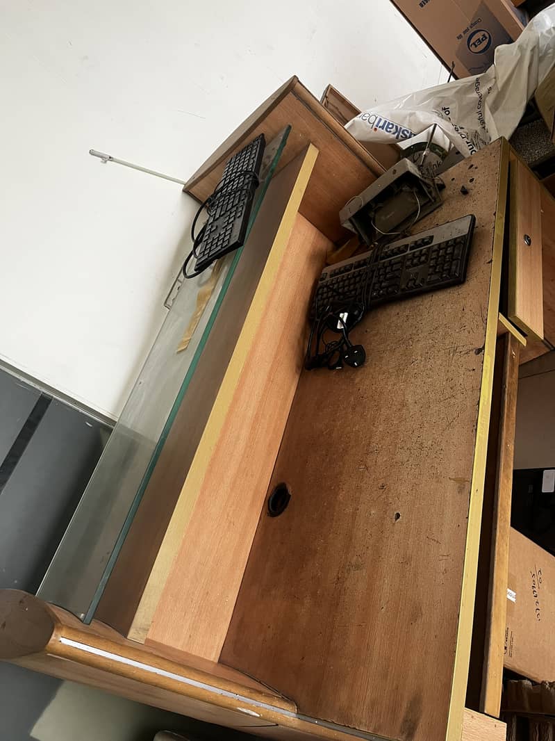 Reception table 0