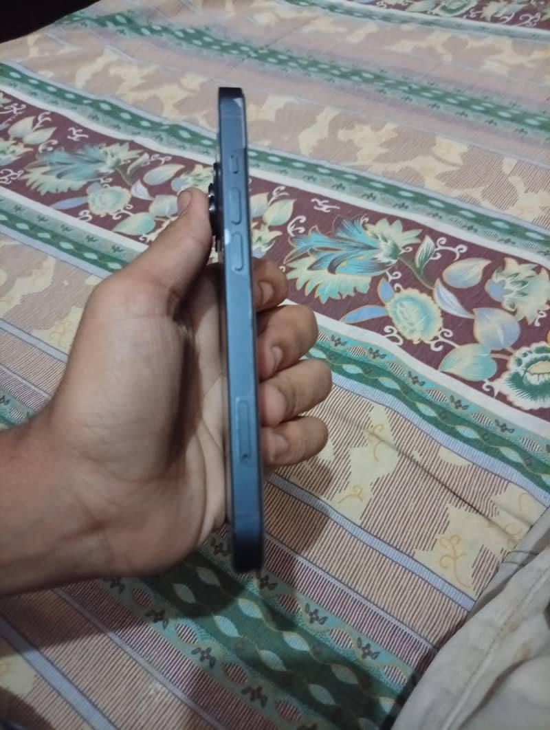 Apple iPhone 13 1