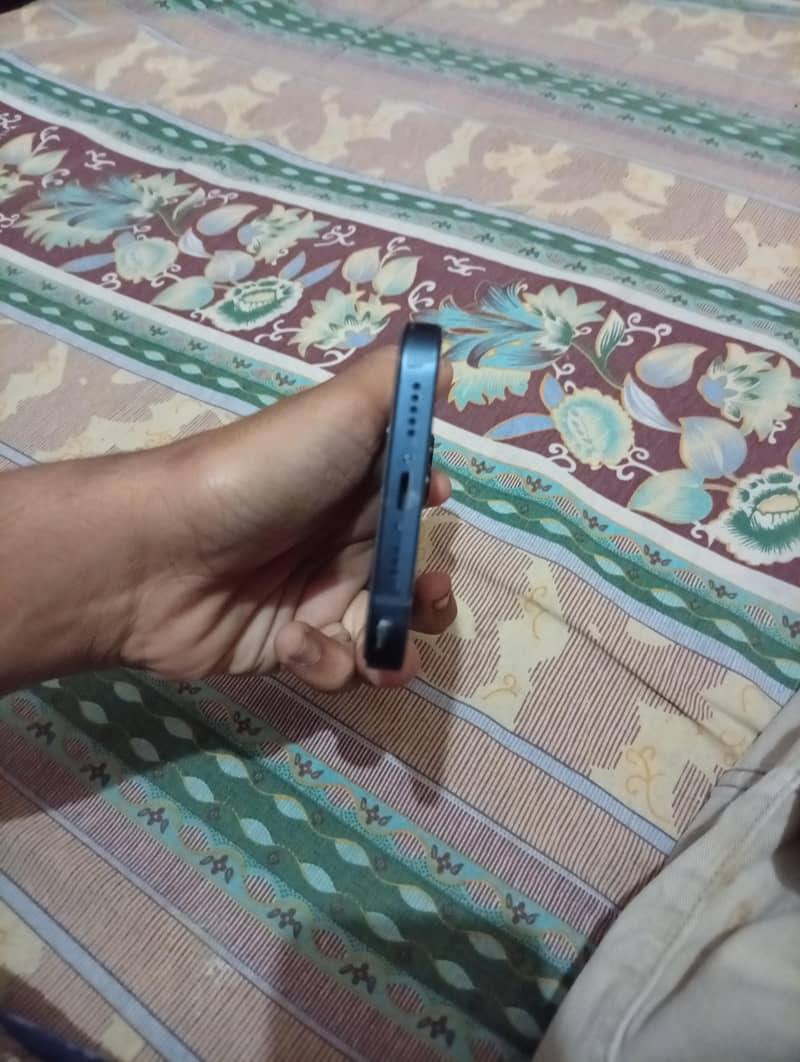Apple iPhone 13 3