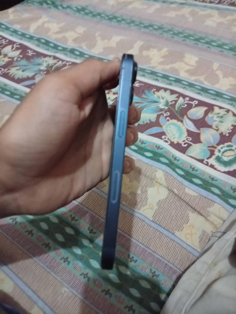 Apple iPhone 13 4