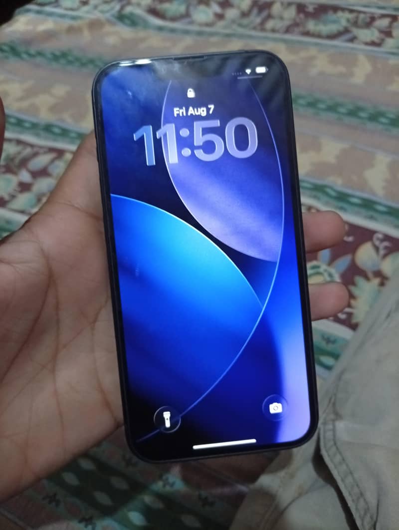 Apple iPhone 13 5