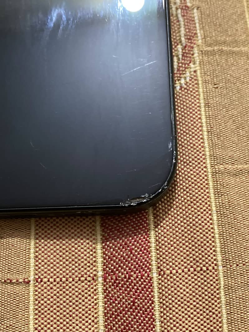 Apple iPhone 16 3