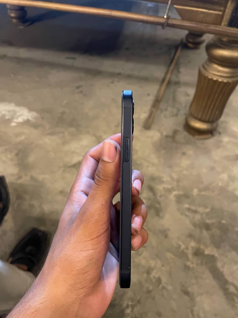Apple iPhone 12 2
