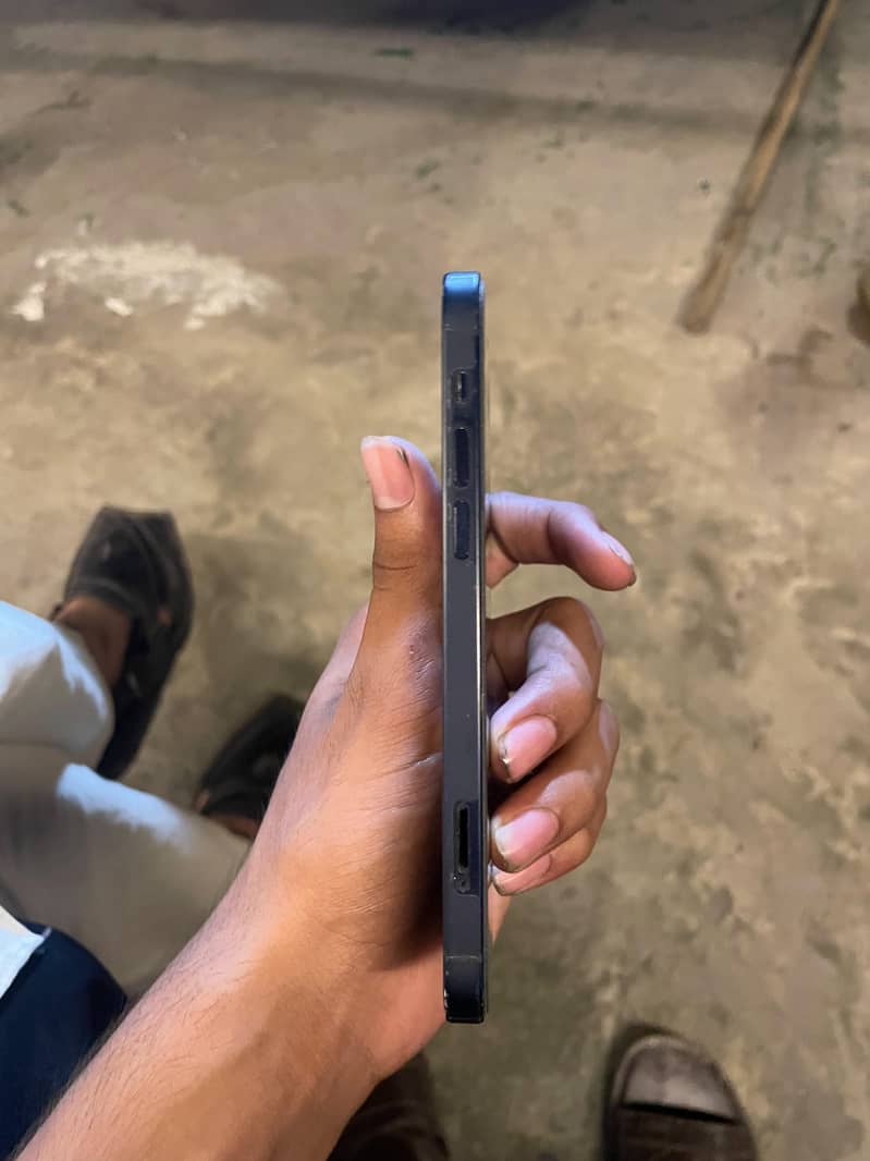 Apple iPhone 12 3