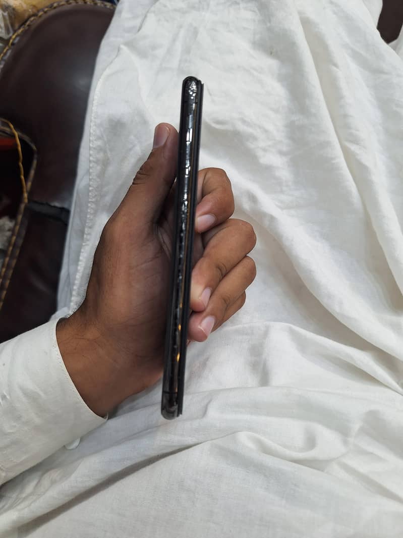 iPhone XS 3