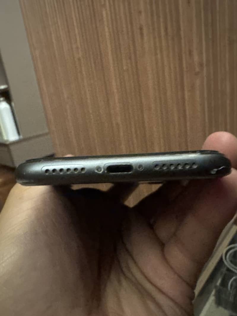 Apple iPhone 11 4