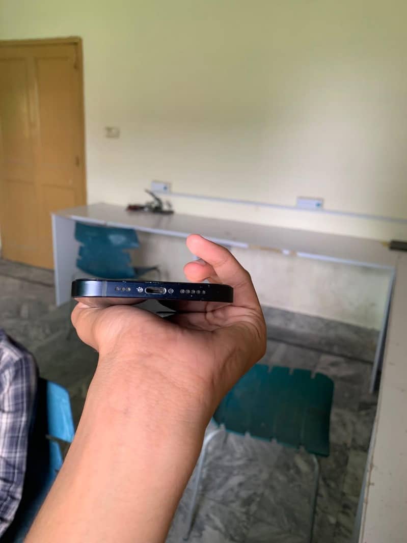 Apple iPhone 12 1