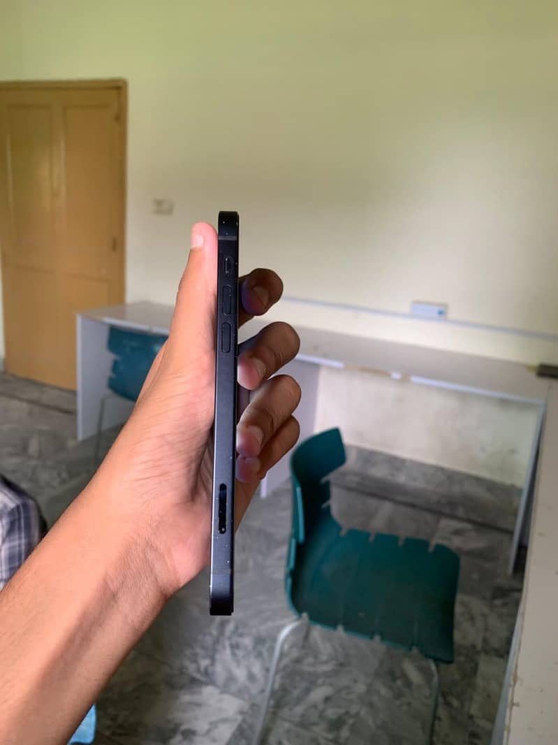 Apple iPhone 12 3