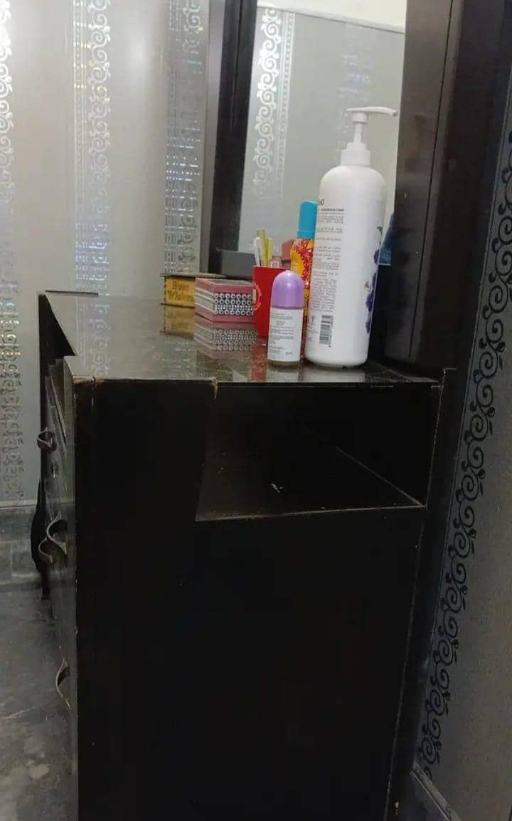 Dressing table 0