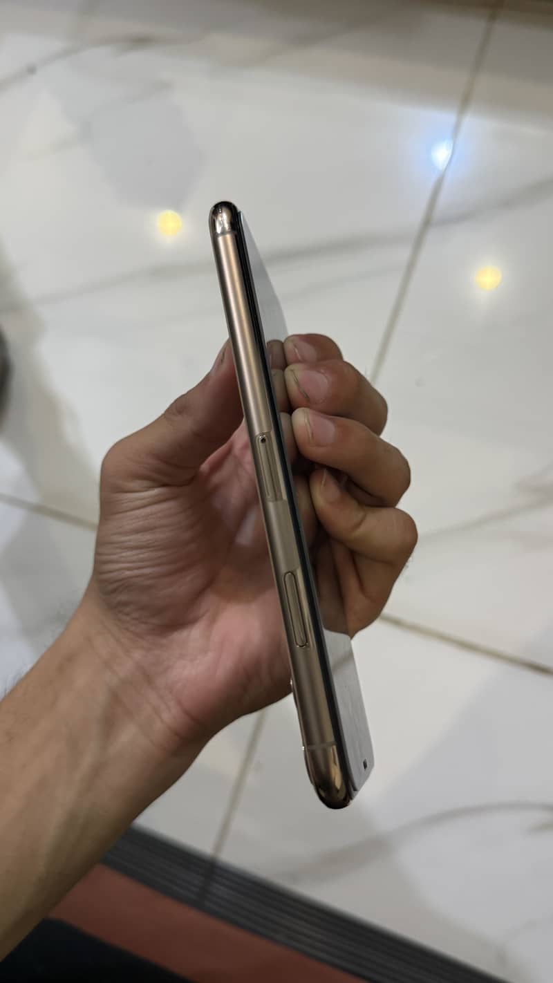 Apple iPhone 11 Pro Max 3