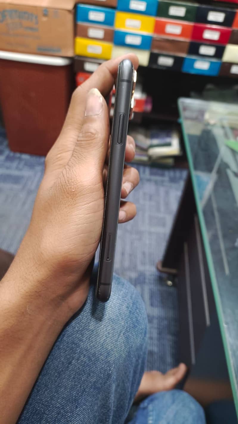 Apple iPhone 11 3