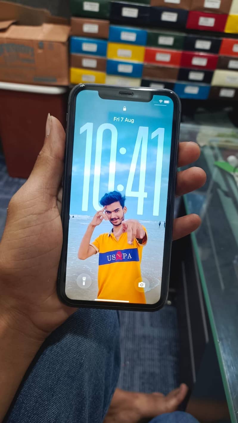 Apple iPhone 11 4