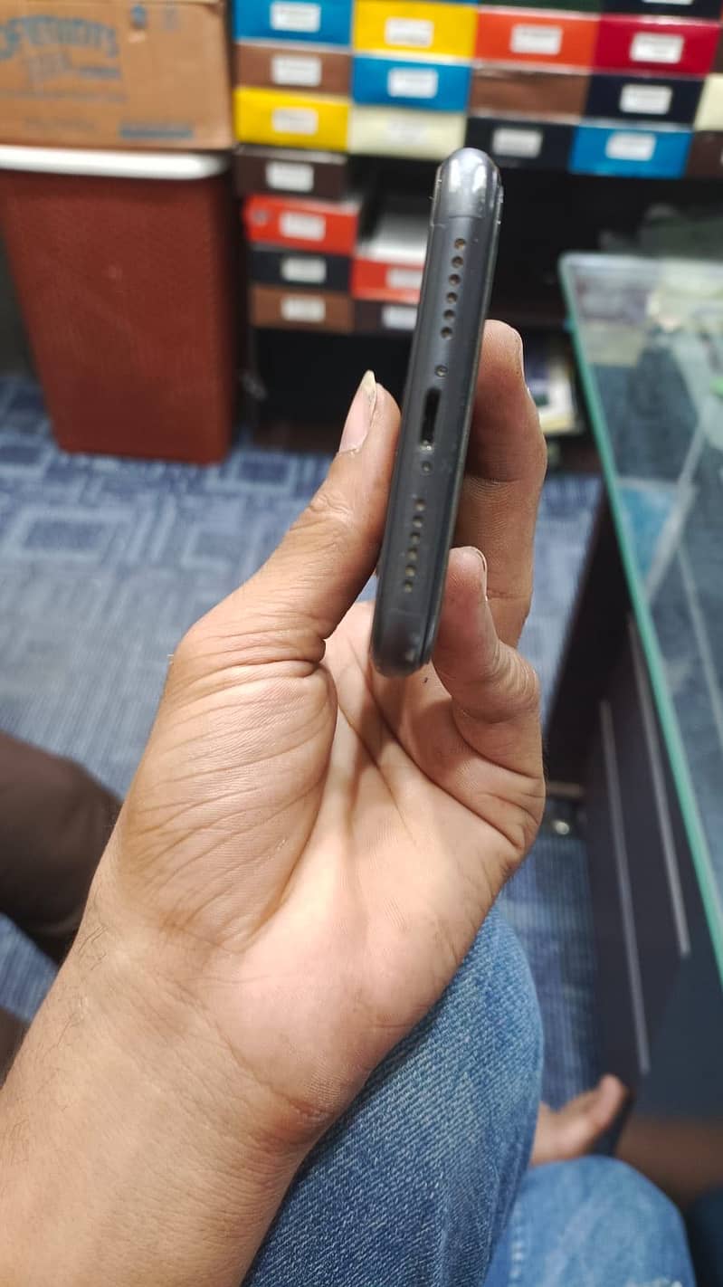 Apple iPhone 11 6