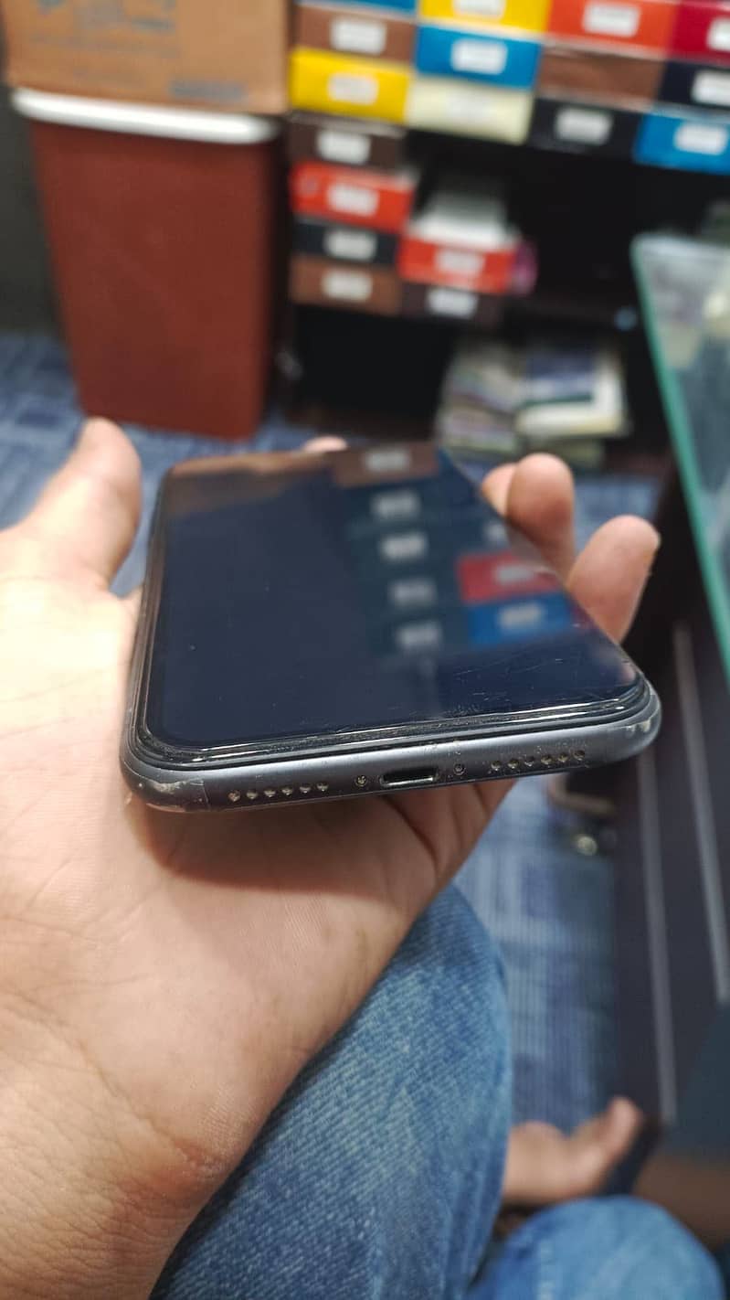 Apple iPhone 11 7