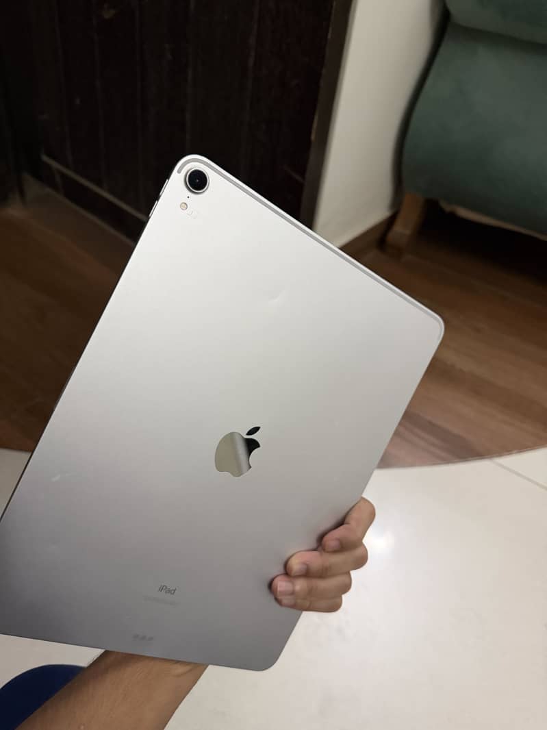 Ipad pro 3rd generation 12.9 inch 9