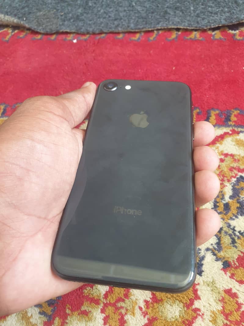 Apple iPhone 8 1