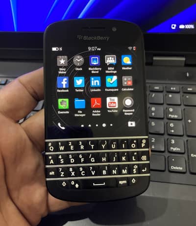 BlackBerry Q10 – PTA Approved Qualcomm 4G LTE Touch & Type Smartphone