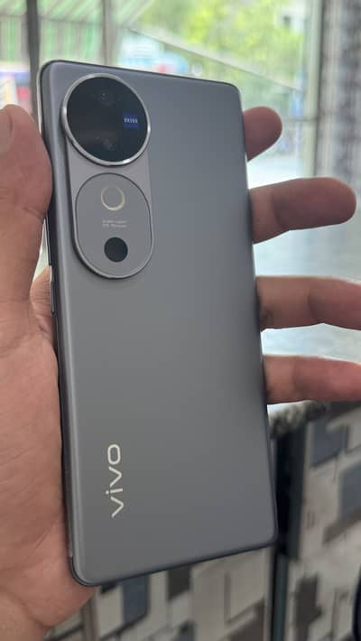 Vivo V40