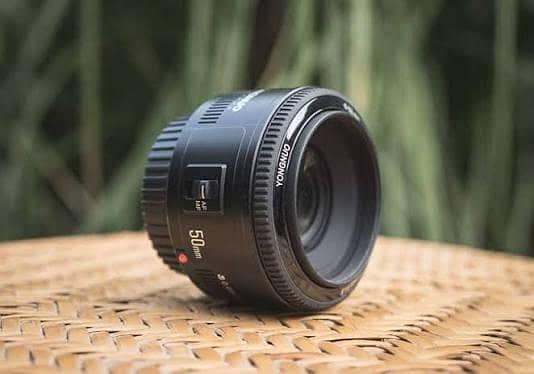 canon EOS 1300D 1
