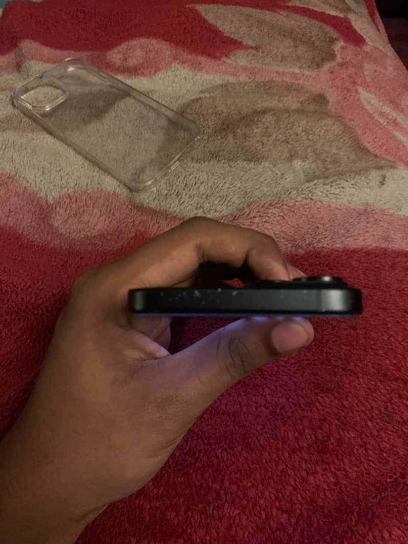 Apple iPhone 15 4