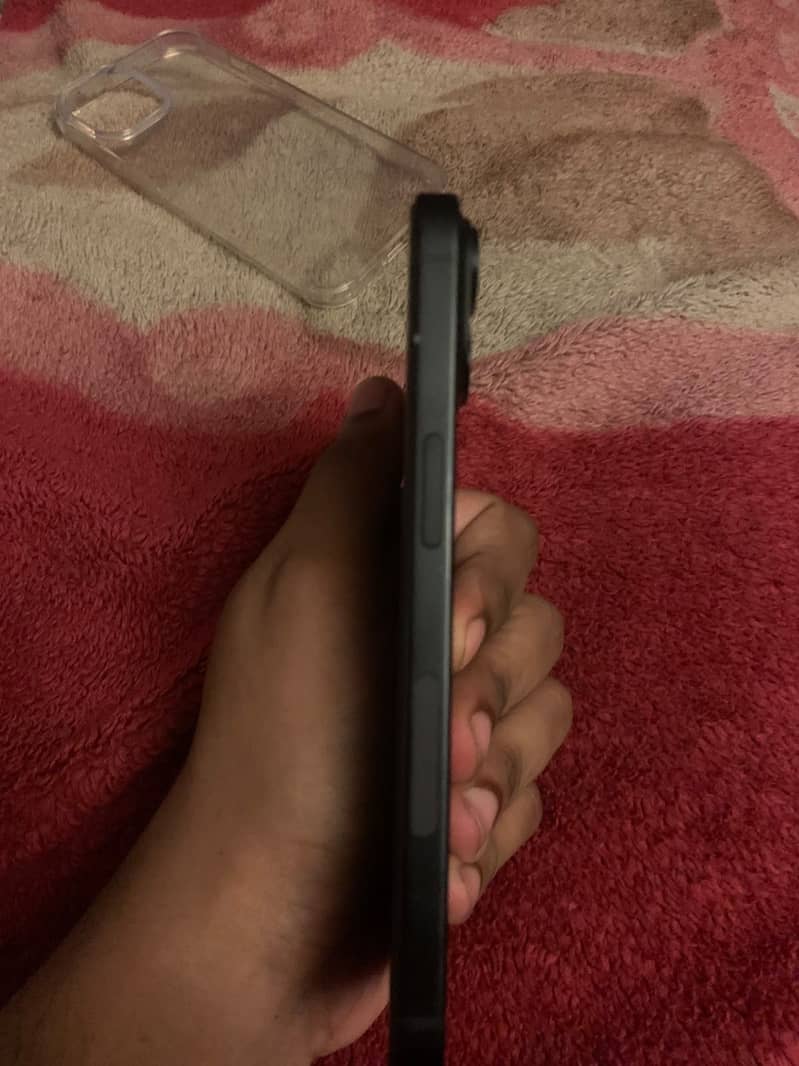 Apple iPhone 15 7