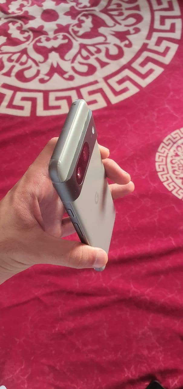 Google Pixel 8 7