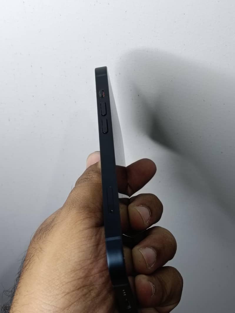 Apple iPhone 13 2