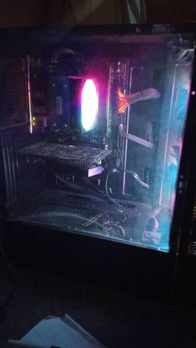 I'm selling my complete desktop PC setup in excellent condition.