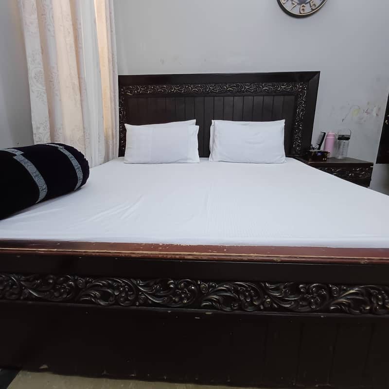 Double bed, dressing table, side tables 0