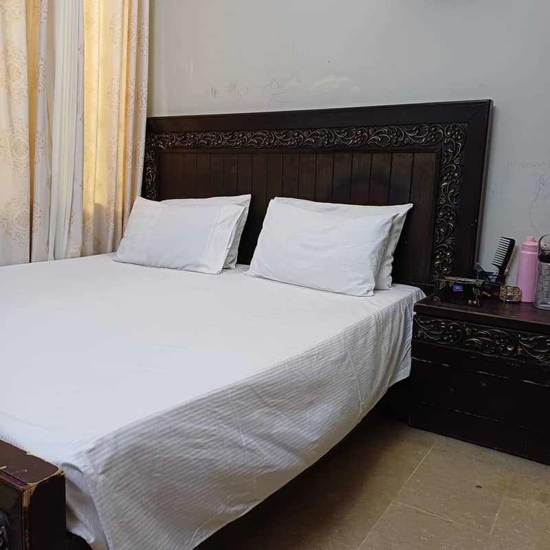 Double bed, dressing table, side tables 3