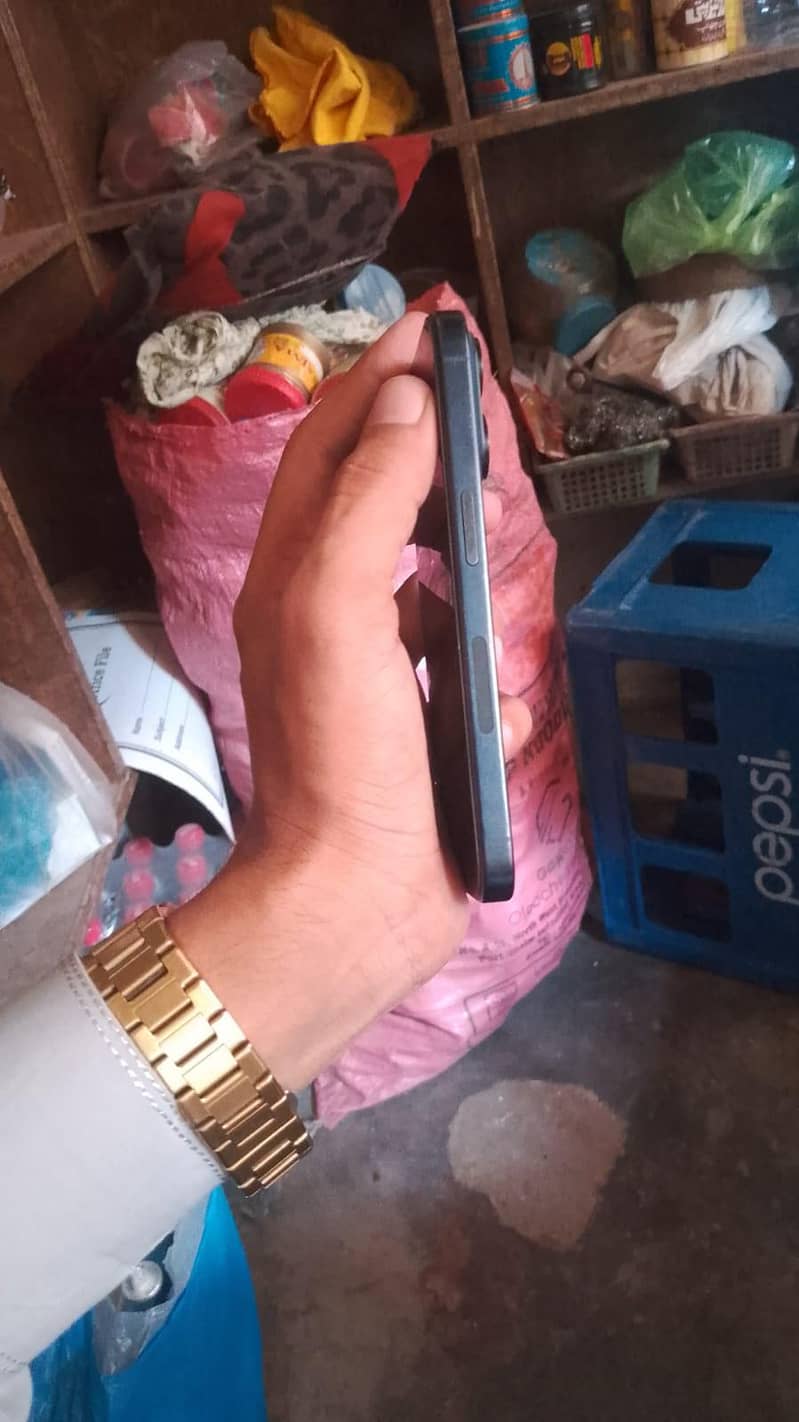 Apple iPhone 15 Pro 2