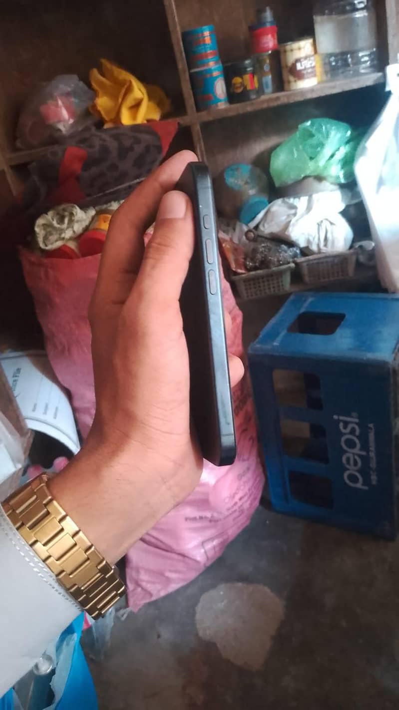 Apple iPhone 15 Pro 3