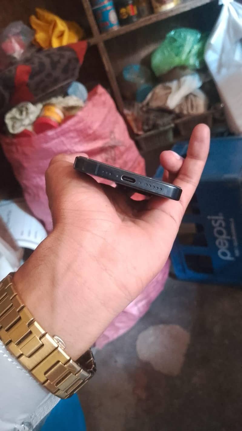 Apple iPhone 15 Pro 4