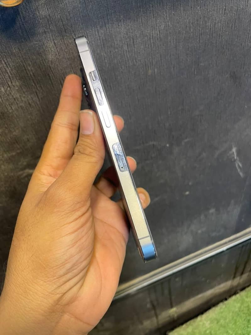 Apple iPhone 13 Pro 2