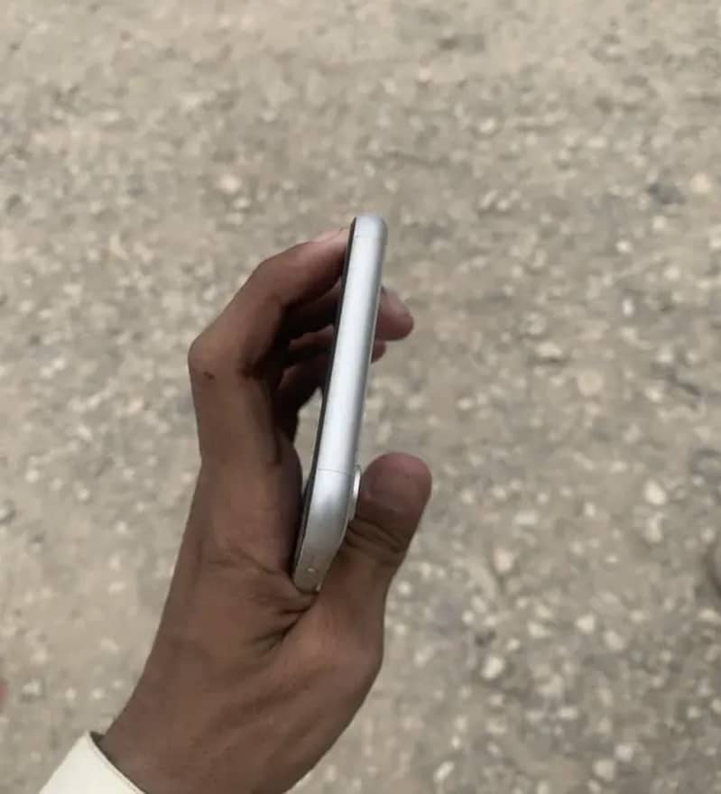 iPhone xr 3