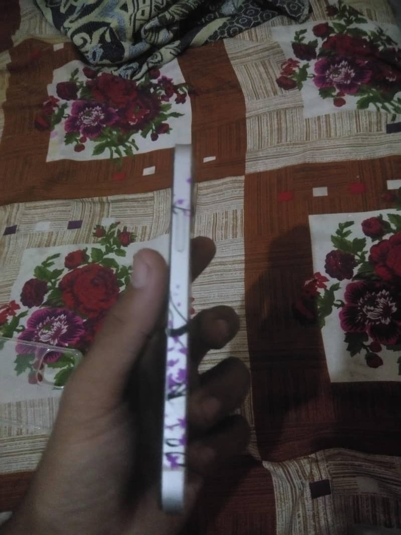 Apple iPhone 12 4