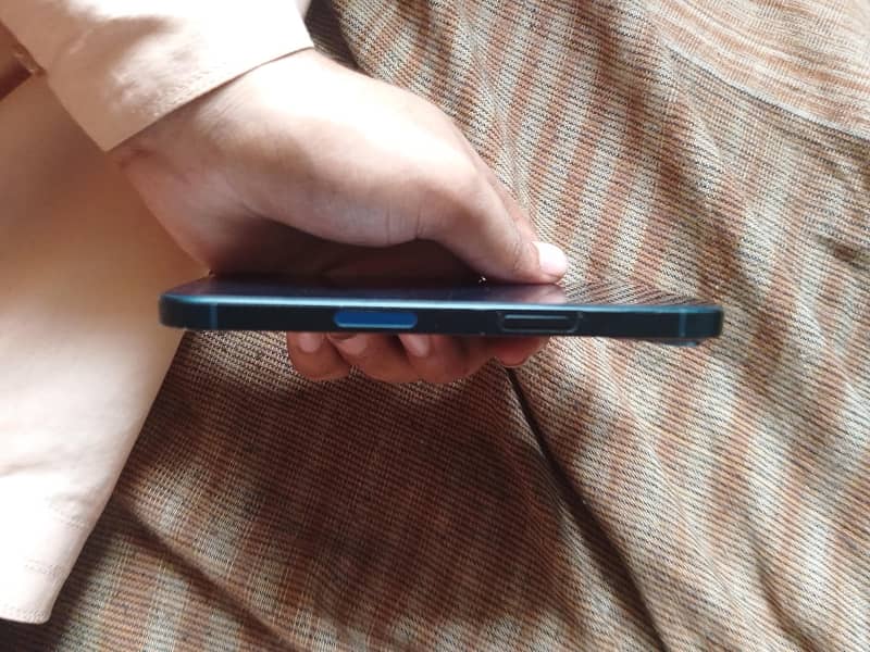 Apple iPhone 13 3