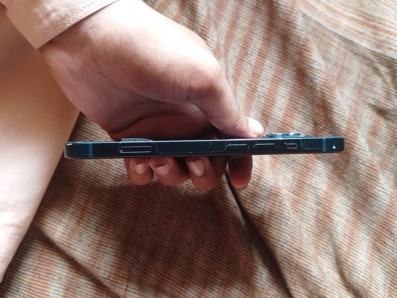 Apple iPhone 13 5