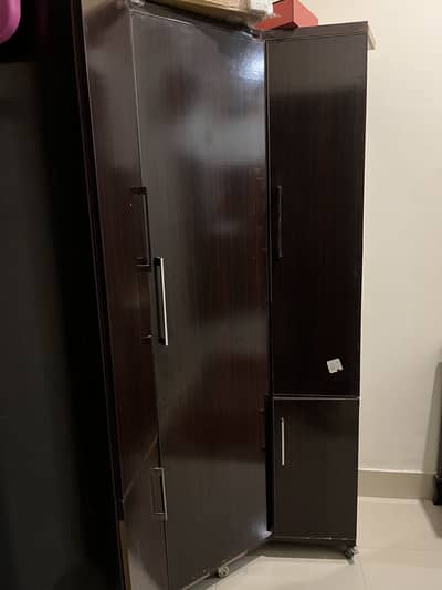 Corner cabinet