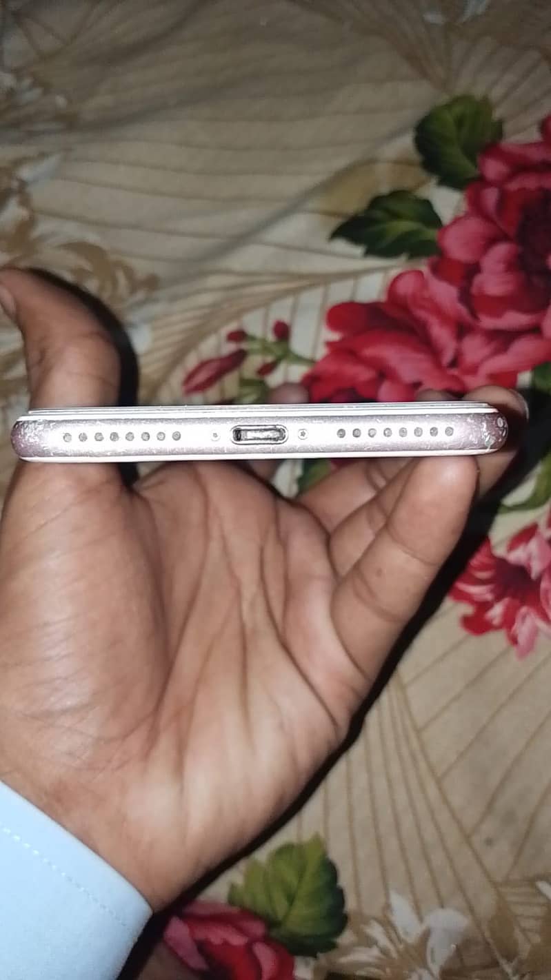 Apple iPhone 7 Plus 4