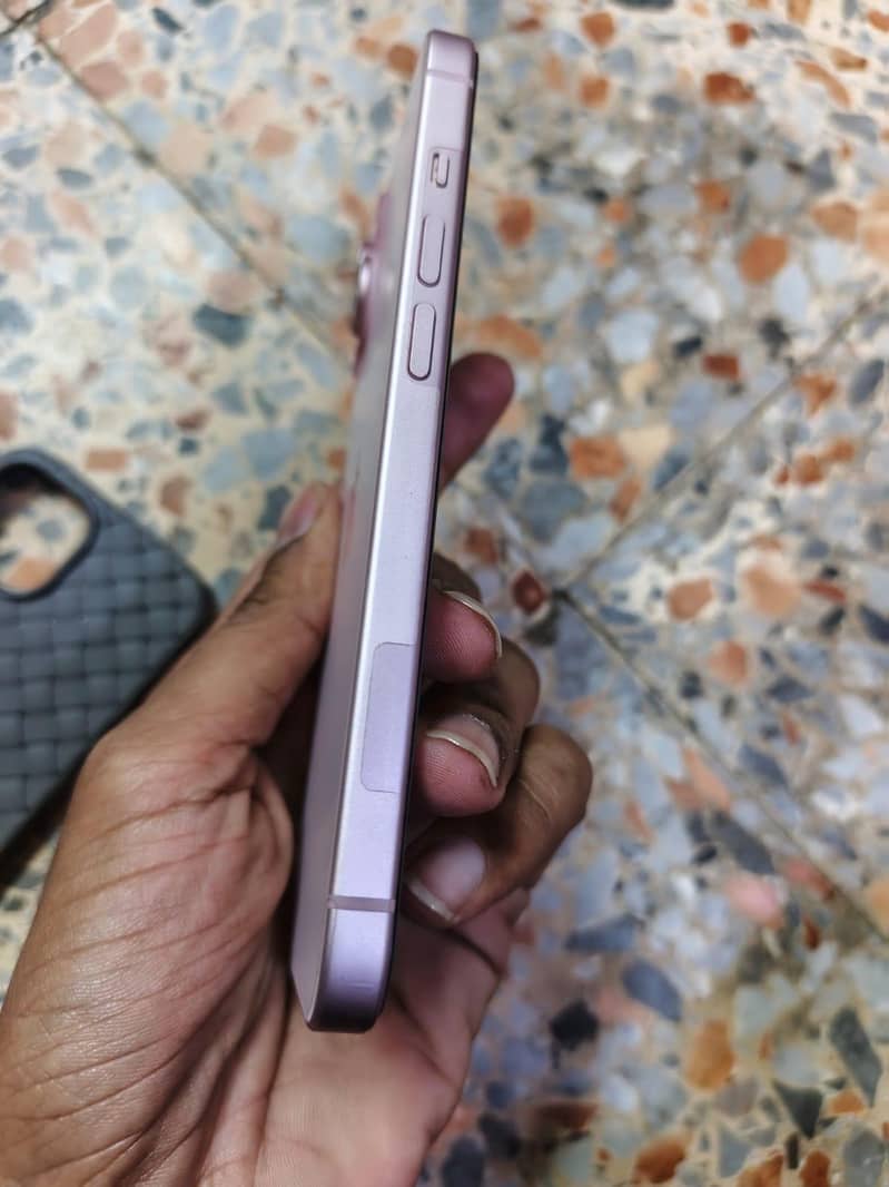 Apple iPhone 15 4