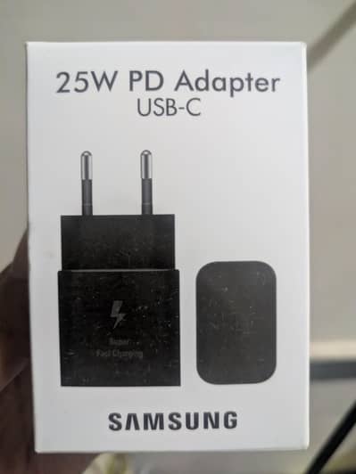 Samsung 25W Fast charging adapter