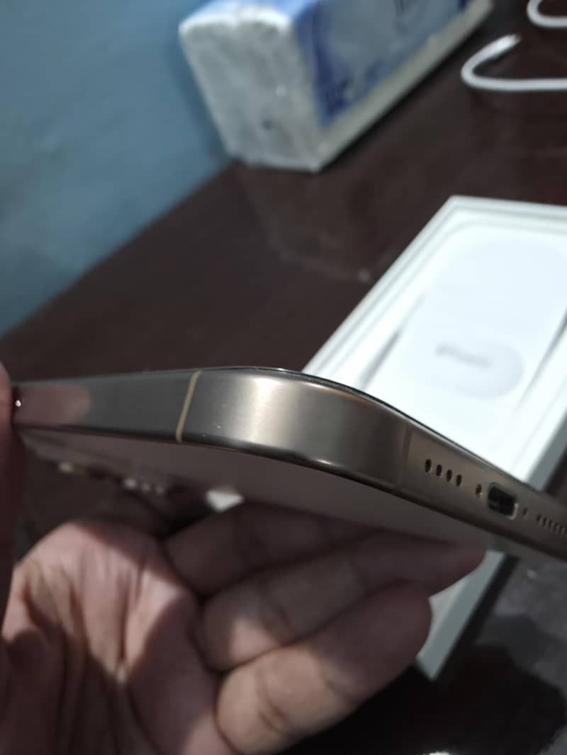 Apple iPhone 16 Pro Max 4