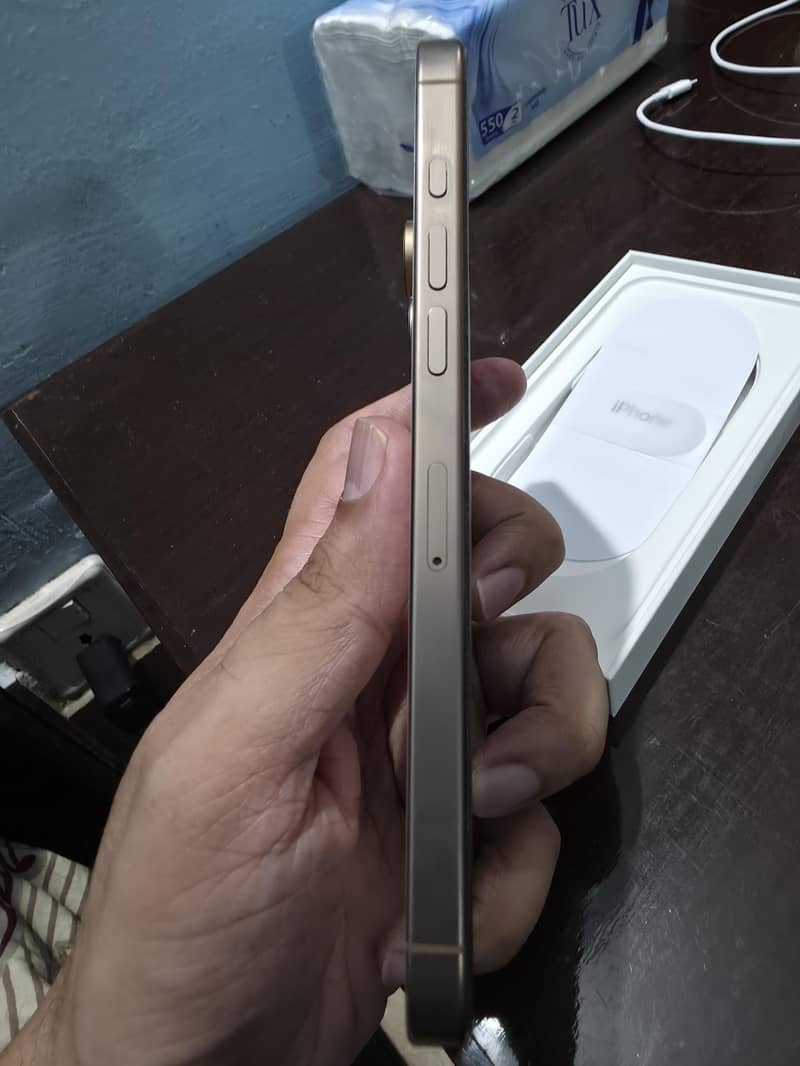 Apple iPhone 16 Pro Max 6